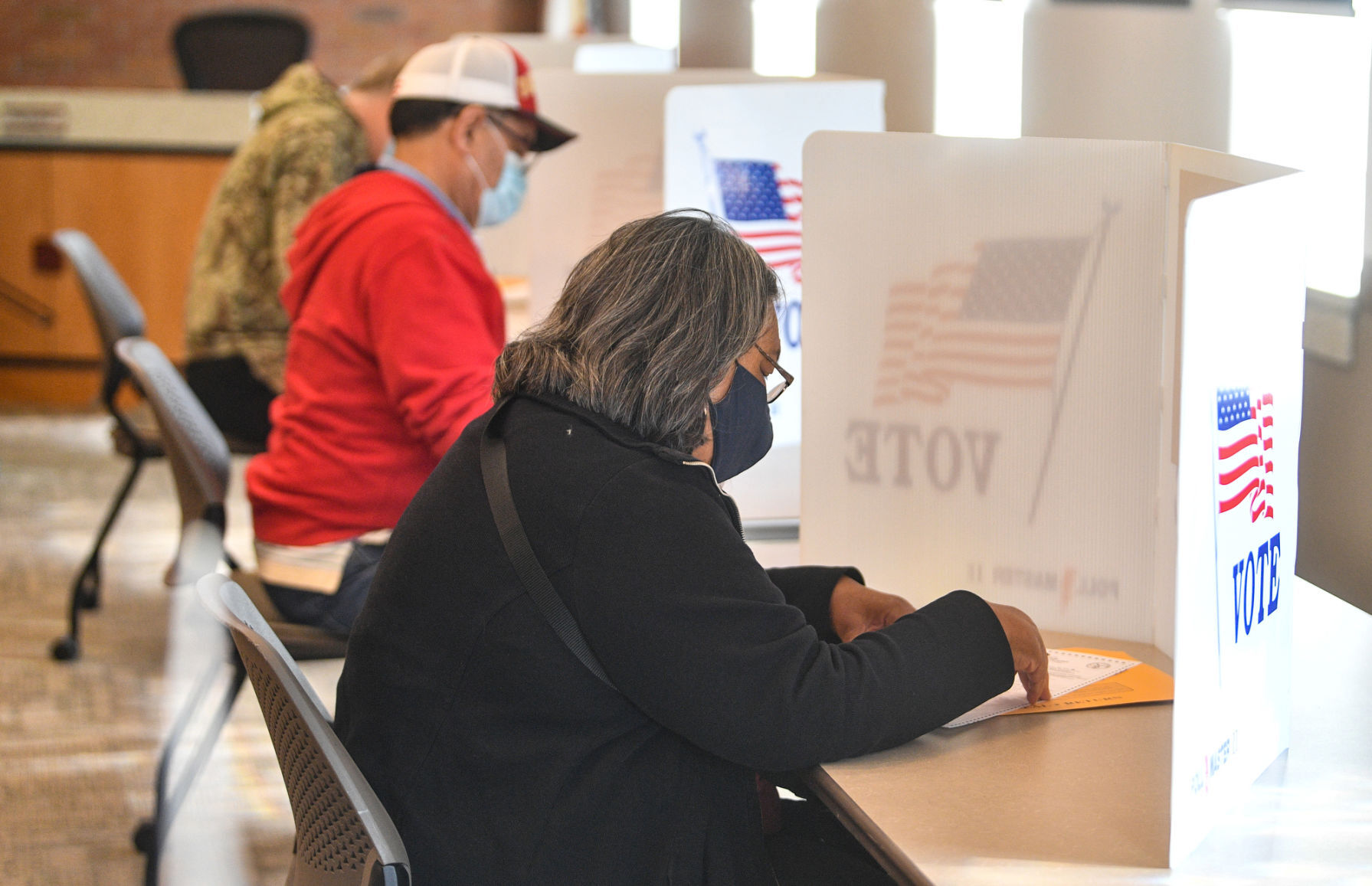 100520-qc-nws-earlyvoting-008